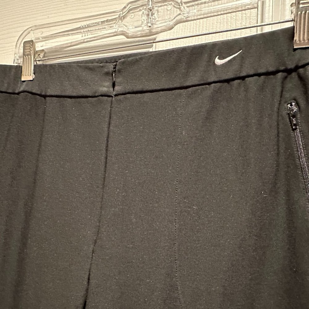 Nike Women's Black Exercise Pants With Zippered Pocket NWOT